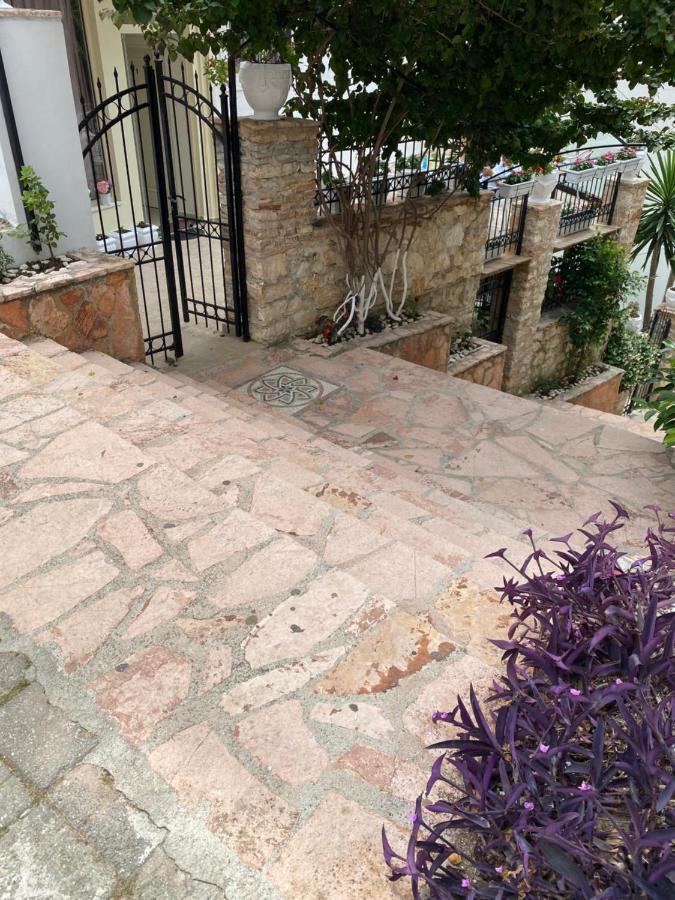 Apartamente Berti'S Garden Sarande Exterior photo